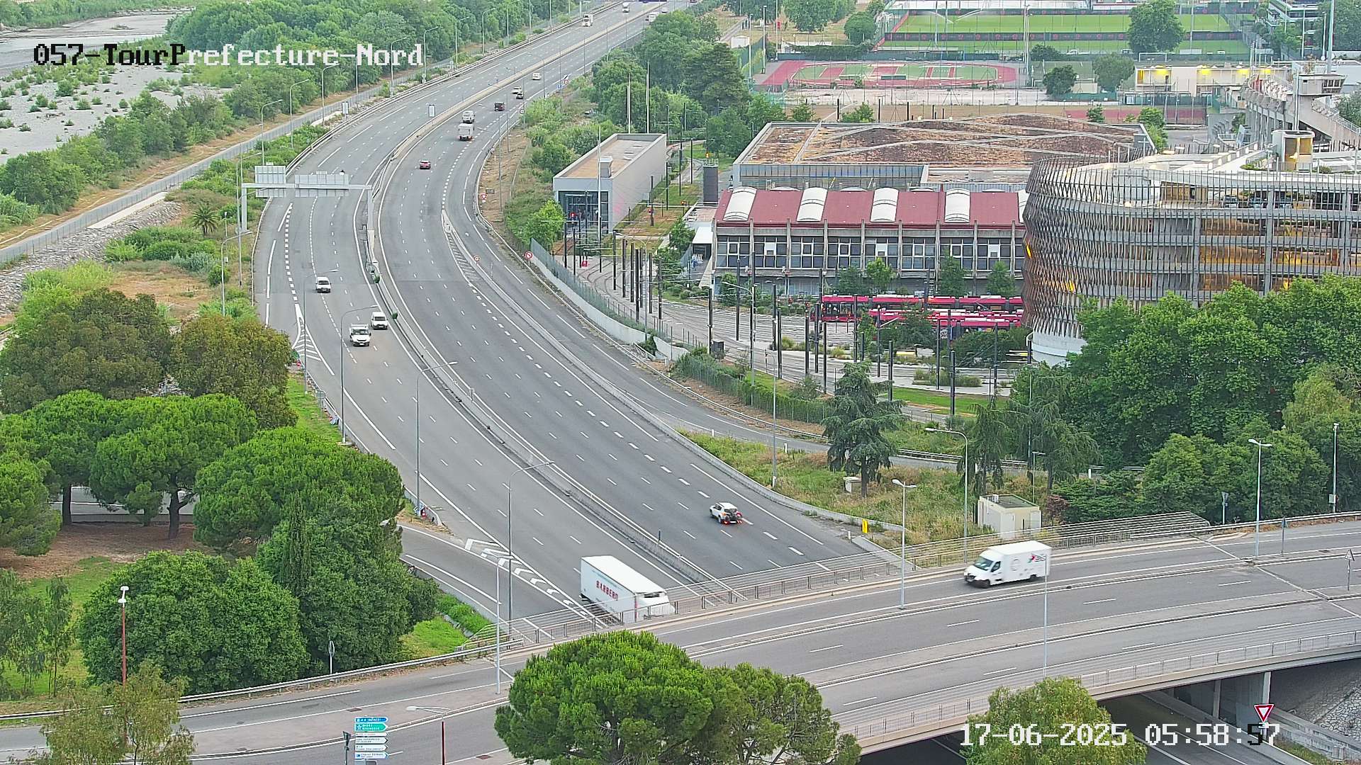 Caméra autoroute France - A8, Nice, à hauteur de la Préfecture des Alpes Maritimes, direction Antibes