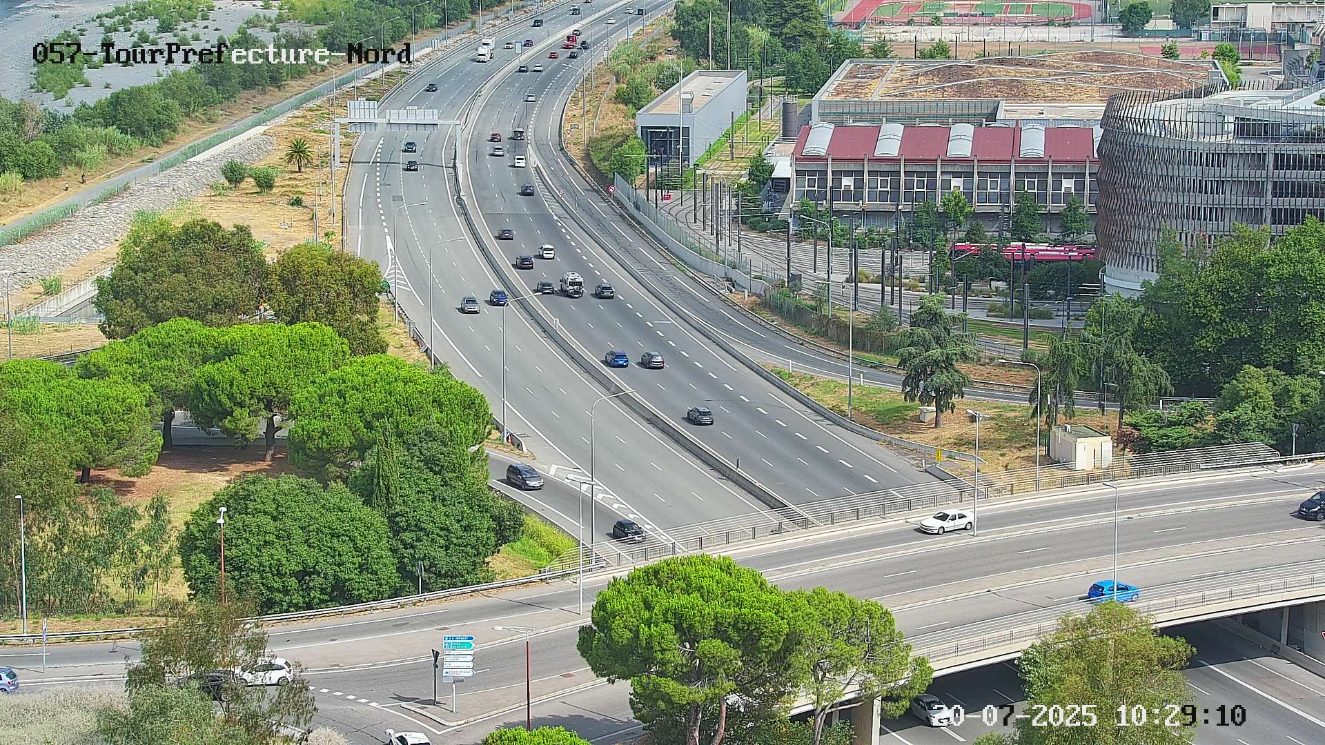 Caméra autoroute France - A8, Nice, à hauteur de la Préfecture des Alpes Maritimes, direction Antibes