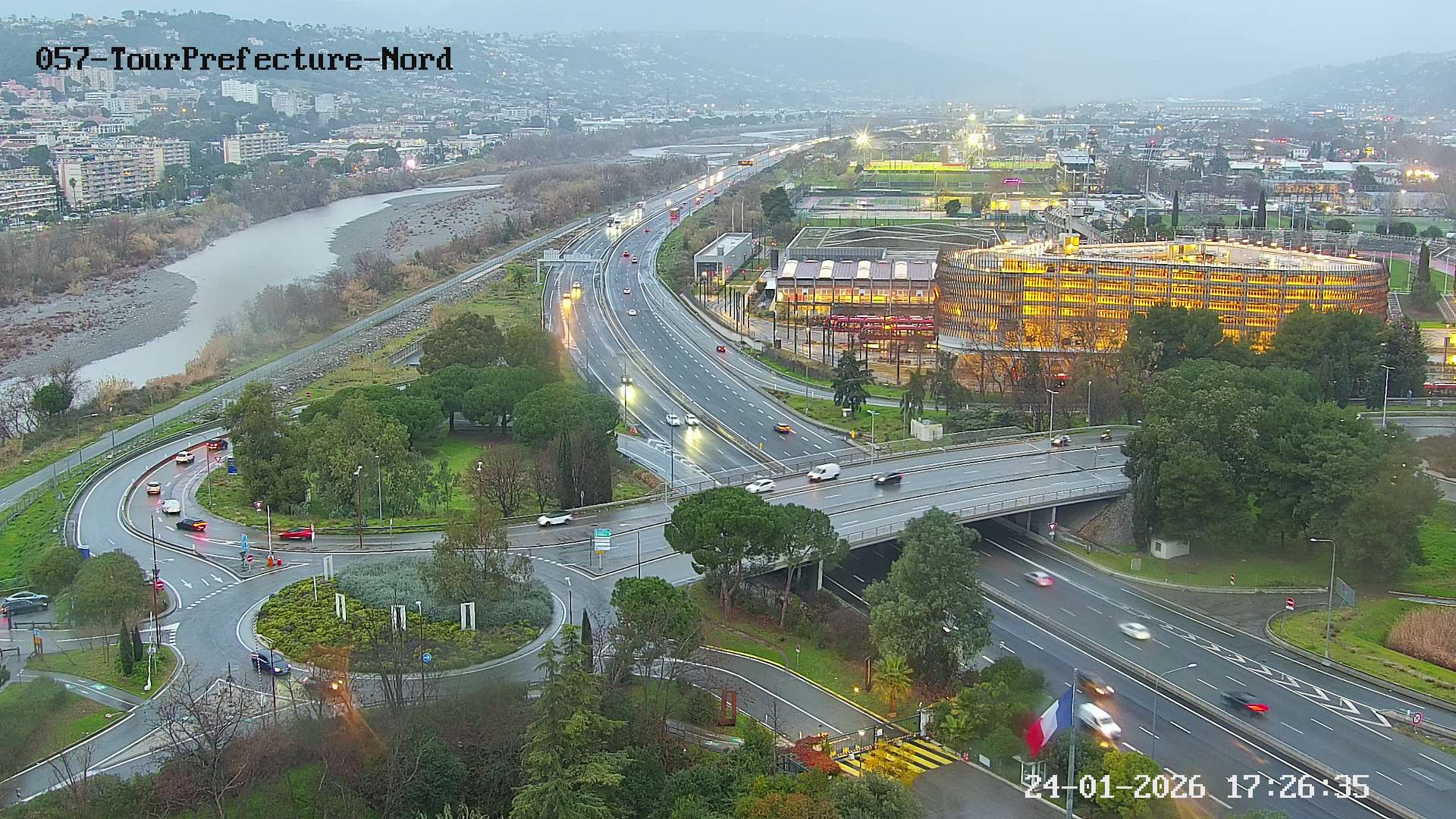 <h2>Caméra autoroute France - A8, Nice, à hauteur de la Préfecture des Alpes Maritimes, direction Antibes</h2>